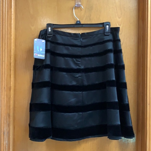 Christmas Black Satin & Velvet Circle Skirt - Picture 2 of 7
